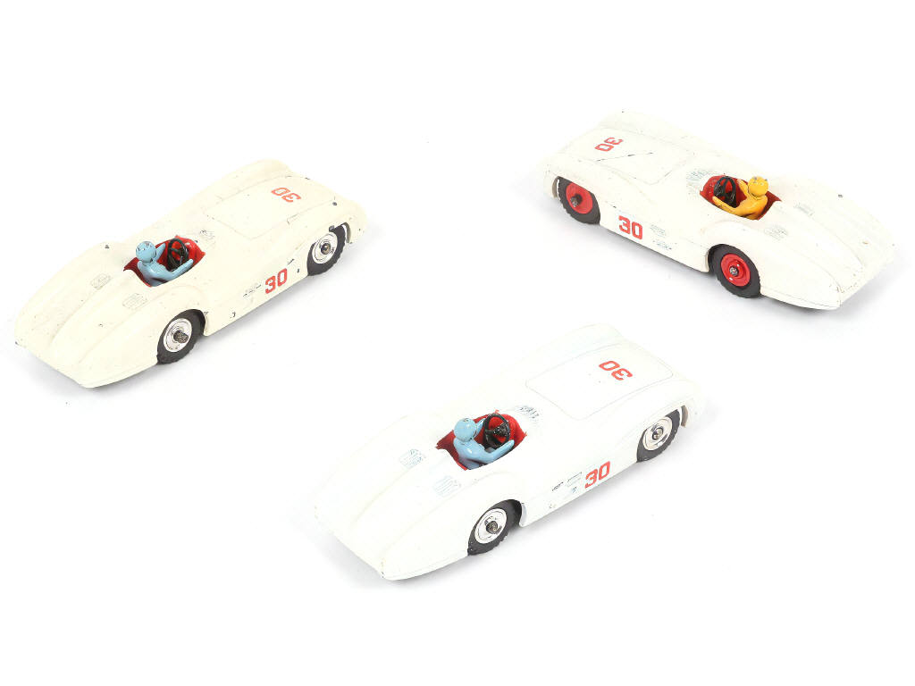 Lot 220 - DINKY TOYS (GB) (3)