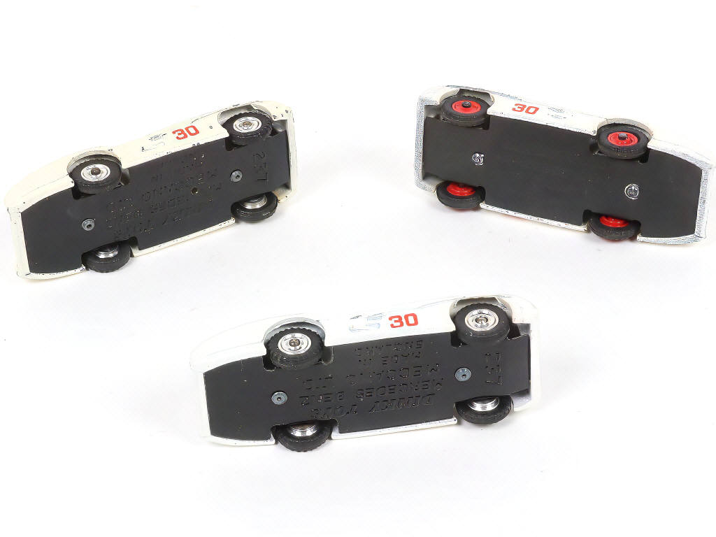 Lot 220 - DINKY TOYS (GB) (3)