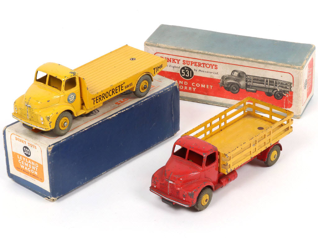 Lot 216 - DINKY TOYS (GB) (2)