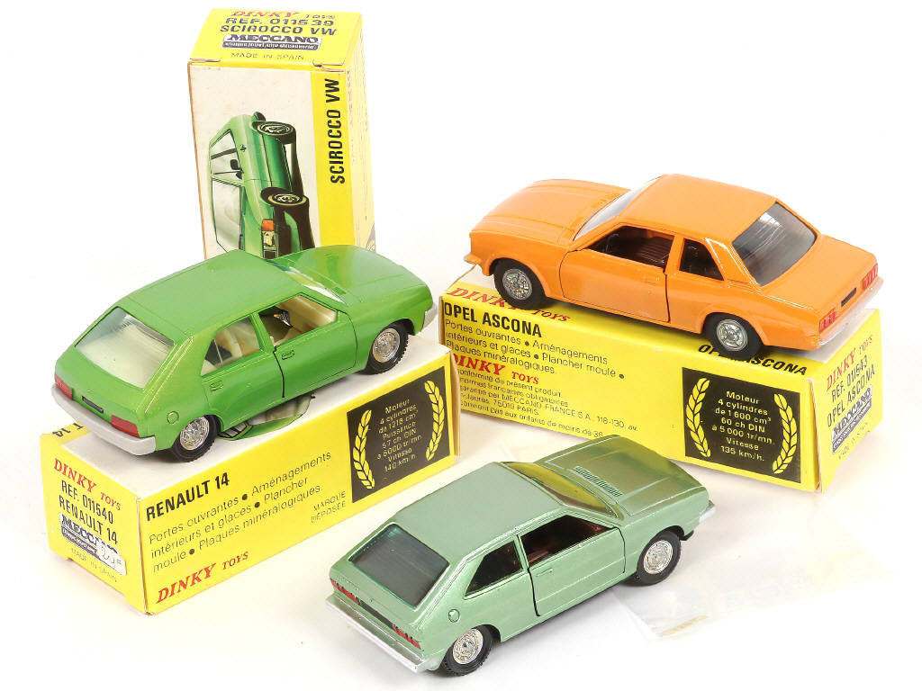 Lot 261 - DINKY TOYS (FRANCE) (3)