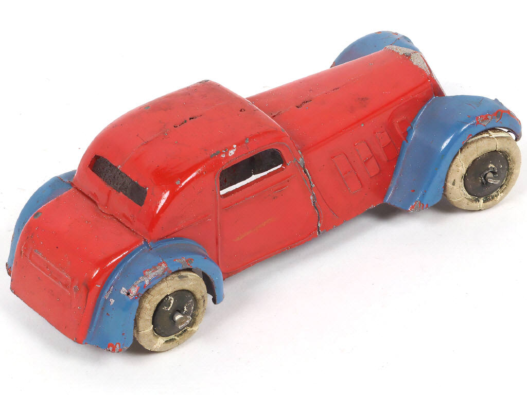 Lot 233 - DINKY TOYS (FRANCE) (1)
