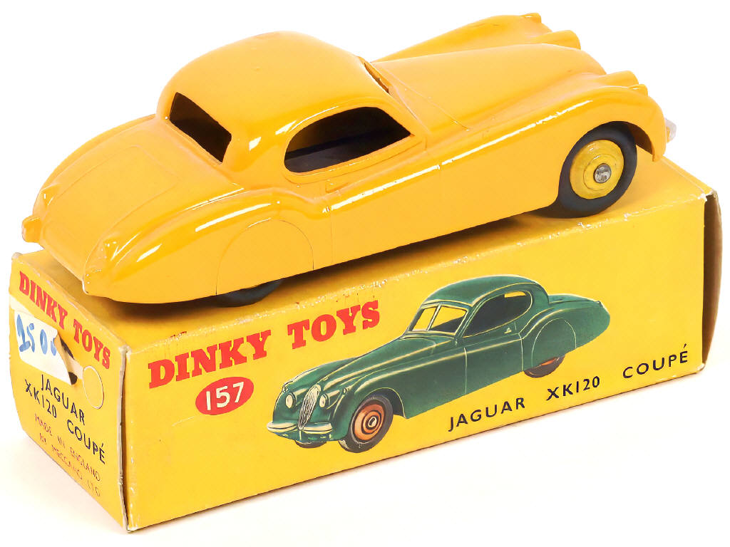Lot 208 - DINKY TOYS (GB) (1)