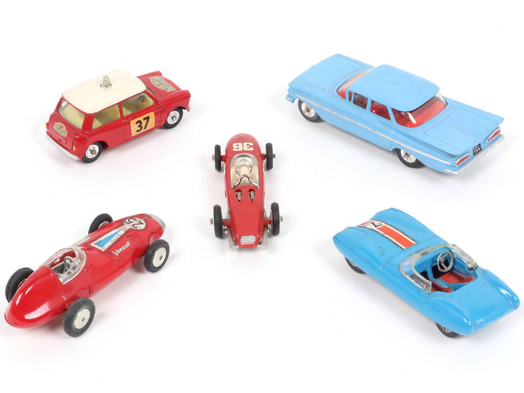 Lot 135 - CORGI TOYS (GB) (5)