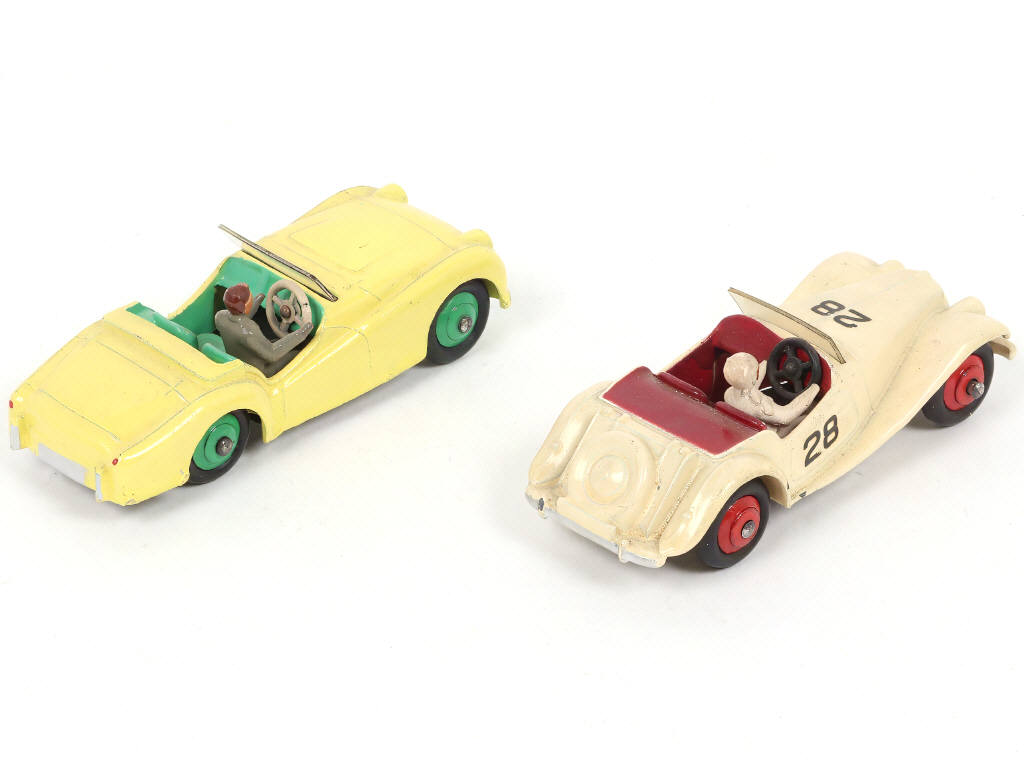 Lot 214 - DINKY TOYS (GB) (2)