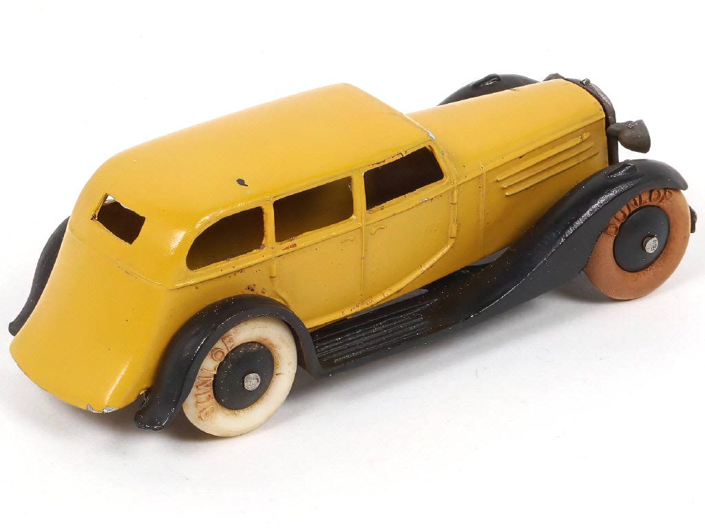 Lot 237 - DINKY TOYS (FRANCE) (1)