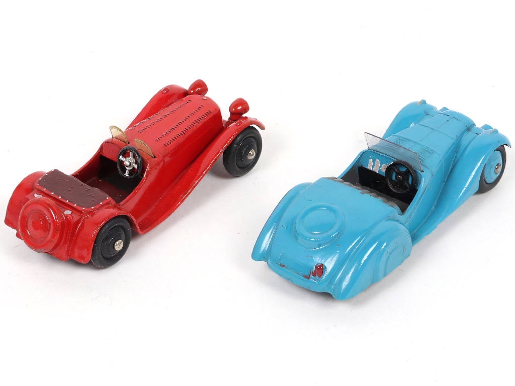 Lot 215 - DINKY TOYS (GB) (2)