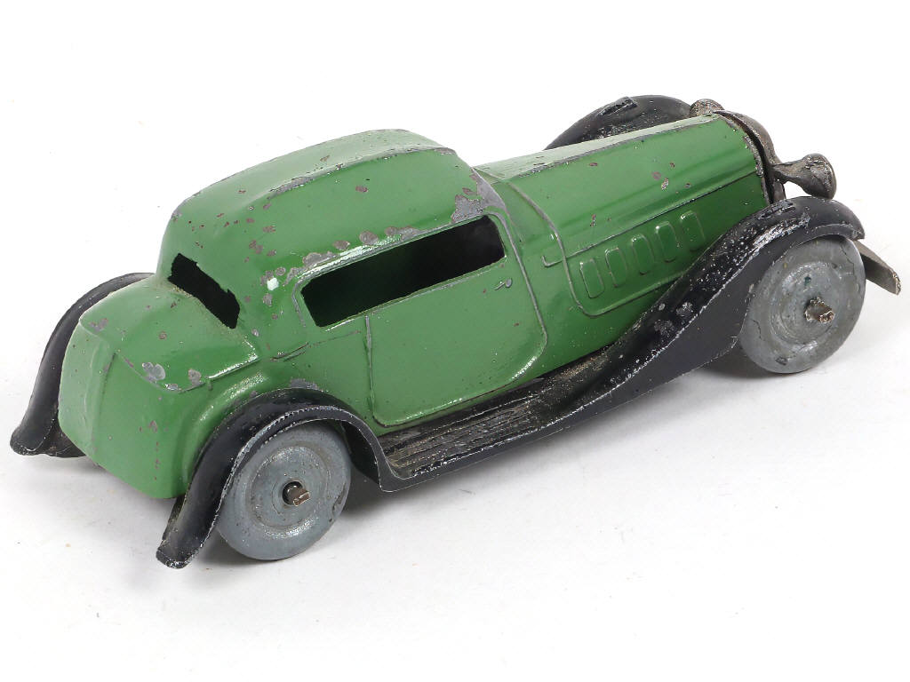 Lot 238 - DINKY TOYS (FRANCE) (1)