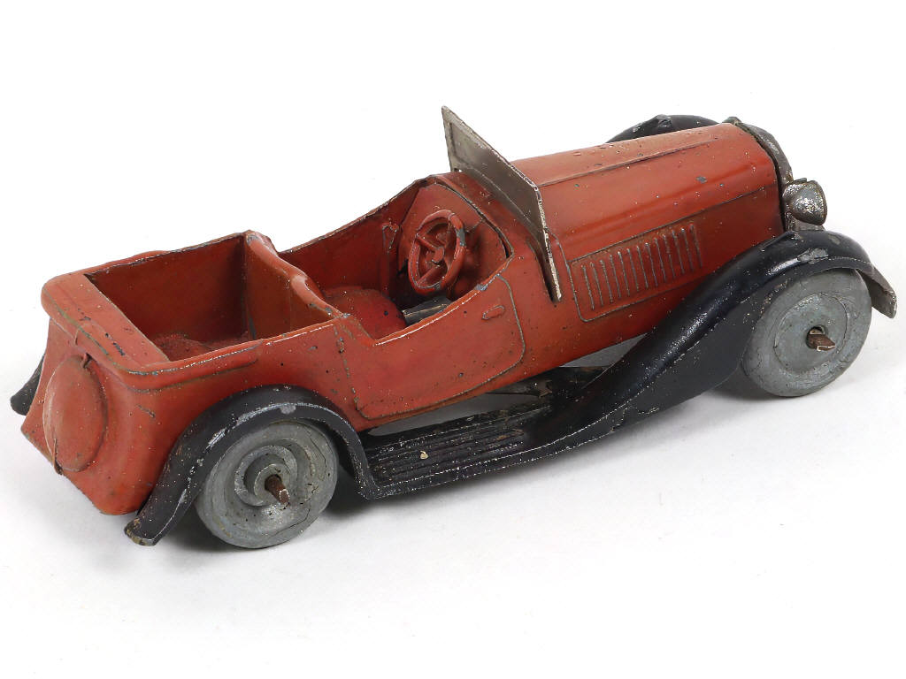 Lot 239 - DINKY TOYS (FRANCE) (1)