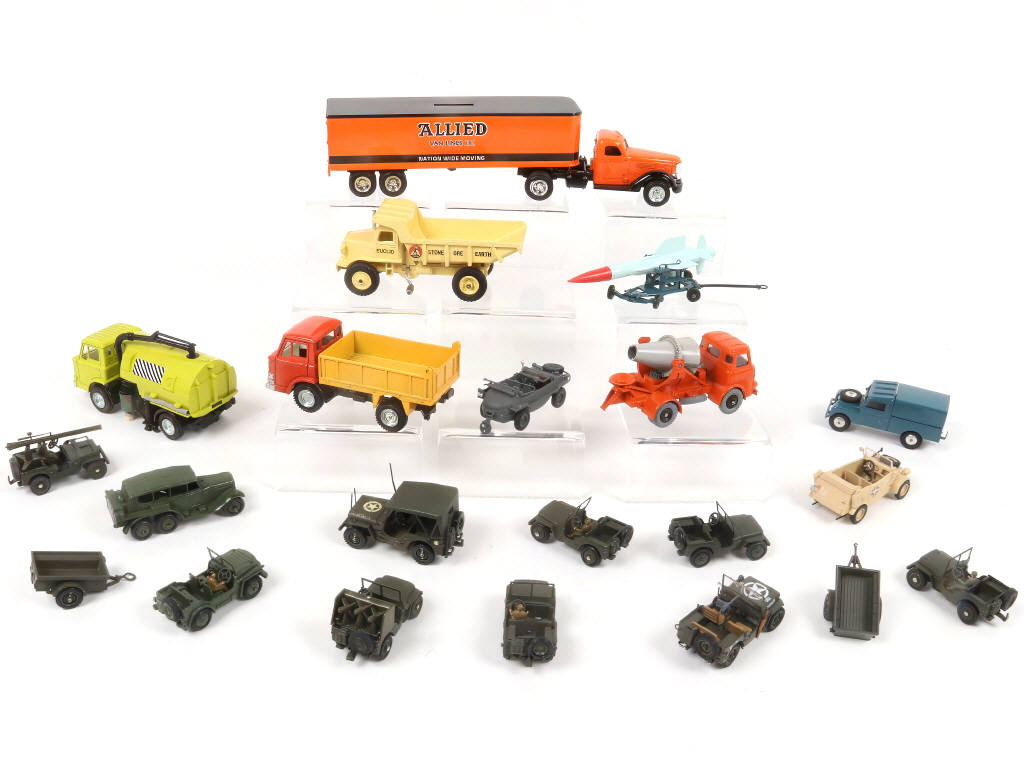 Lot 165 - DIVERS (21)