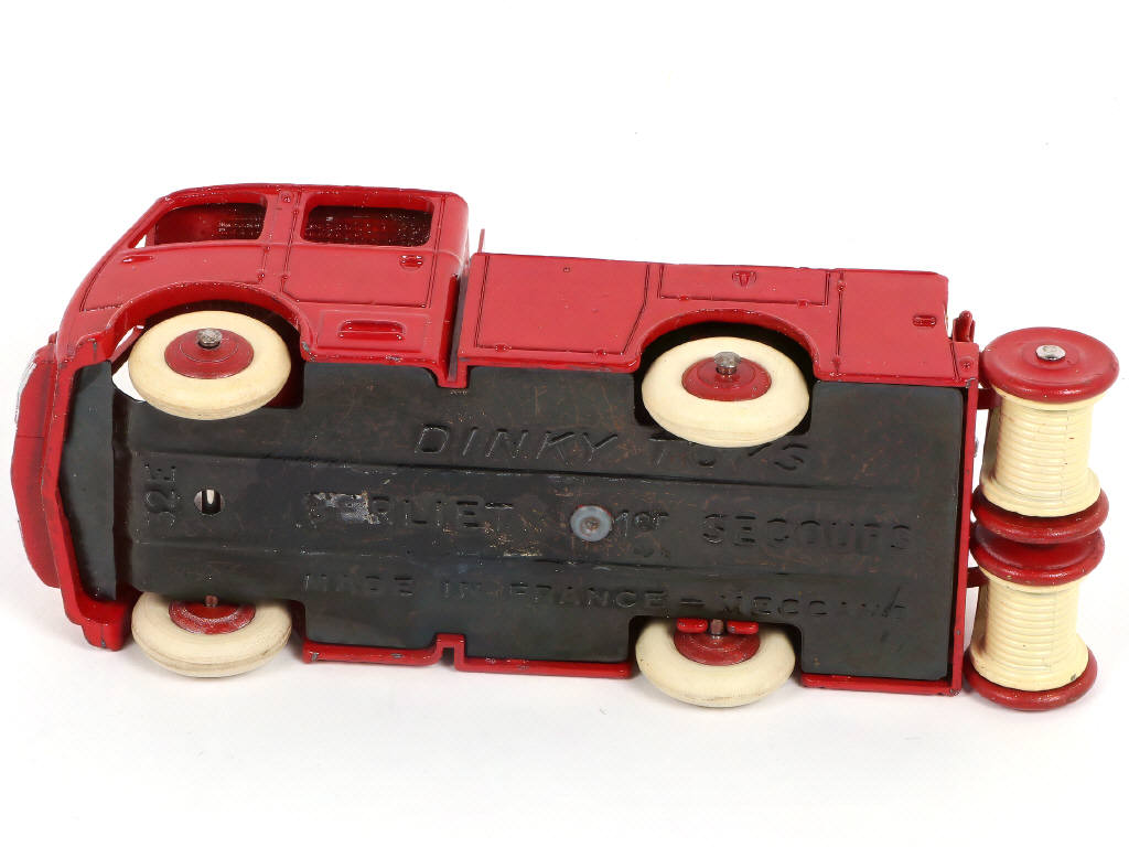 Lot 307 - DINKY TOYS (FRANCE) (1)