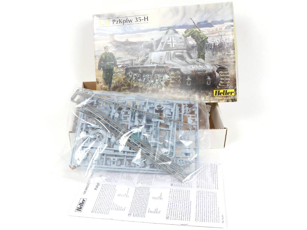 Lot 16 - DIVERS (5)