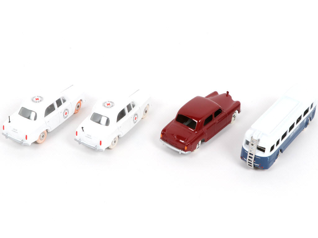 Lot 64 - DIVERS (4)