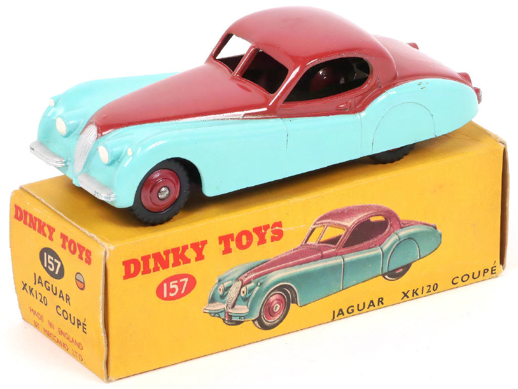 Lot 261 - DINKY TOYS (GB) (1)