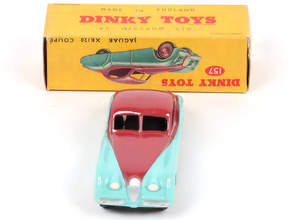 Lot 261 - DINKY TOYS (GB) (1)