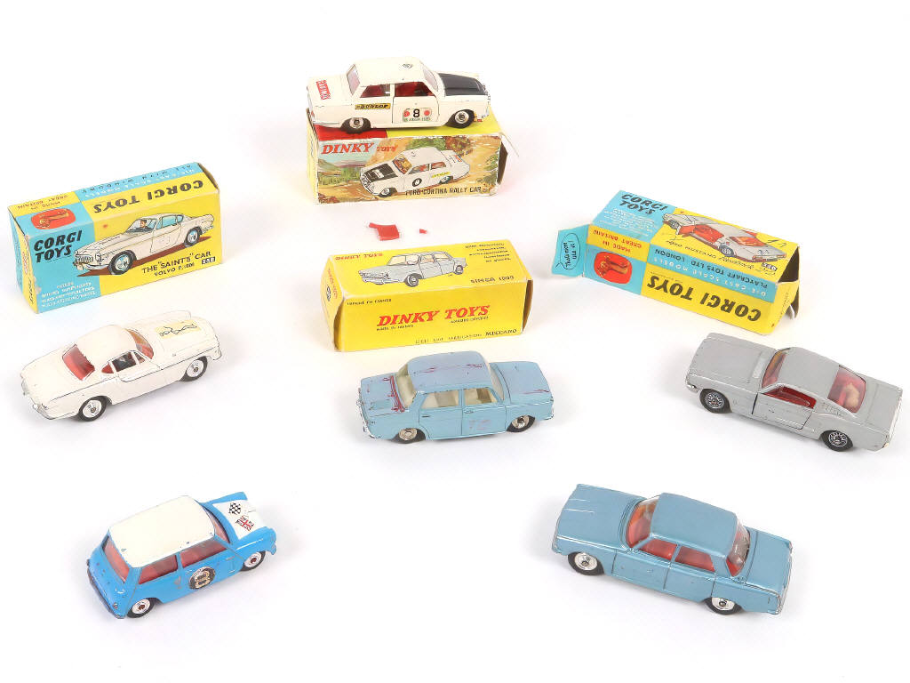 Lot 66 - DIVERS (6)