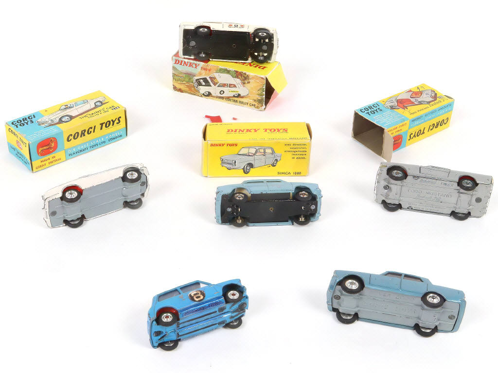 Lot 66 - DIVERS (6)