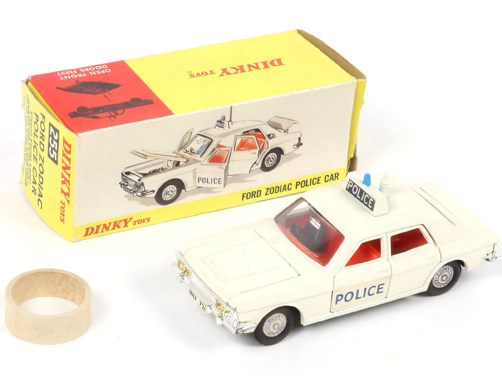 Lot 246 - DINKY TOYS (GB) (1)
