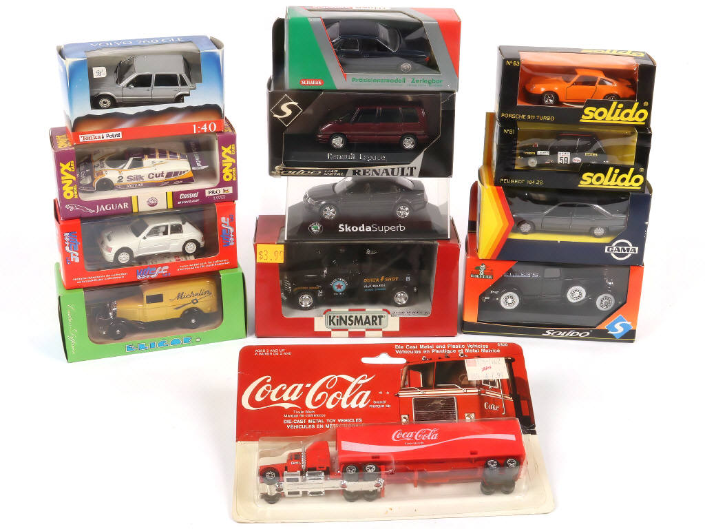 Lot 103 - DIVERS (13)