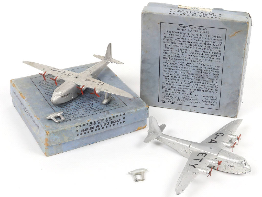 Lot 273 - DINKY TOYS (GB) (2)
