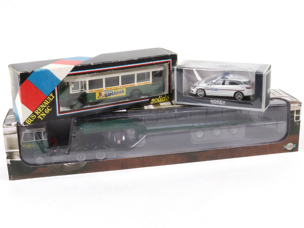 Lot 105 - DIVERS (13)