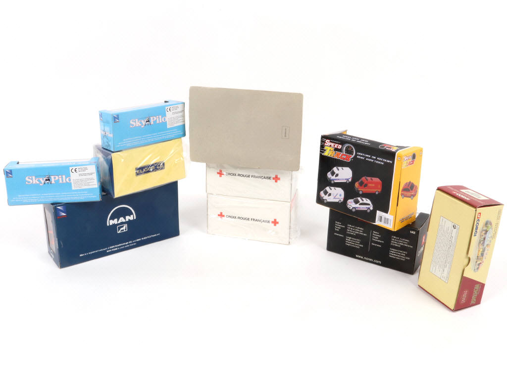 Lot 96 - DIVERS (10)