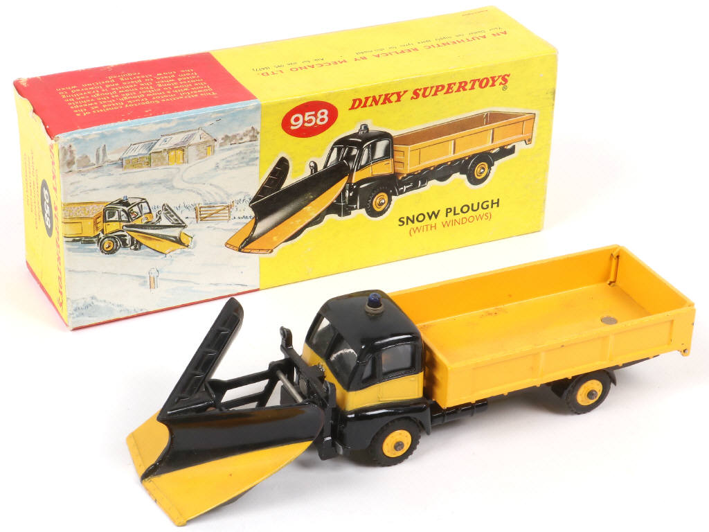 Lot 266 - DINKY TOYS (GB) (1)