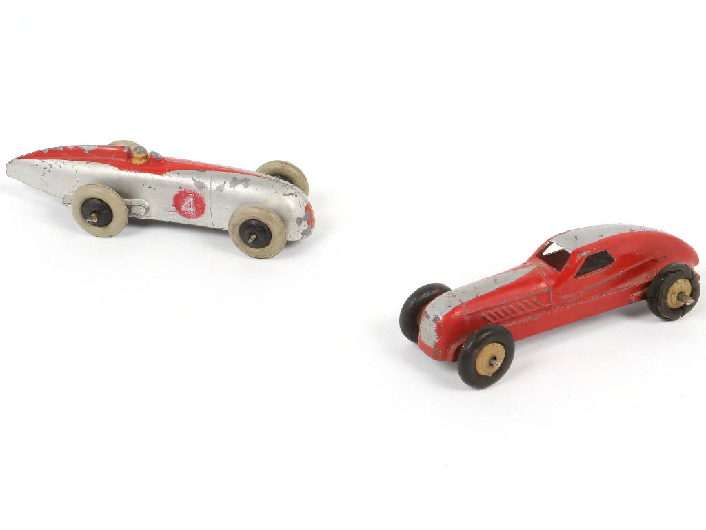 Lot 239 - DINKY TOYS (GB) (2)