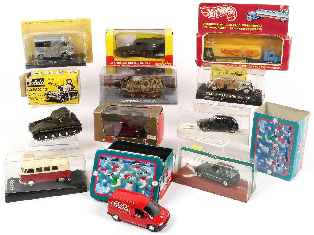 Lot 52 - DIVERS (11)