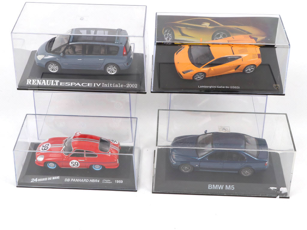 Lot 54 - DIVERS (12)