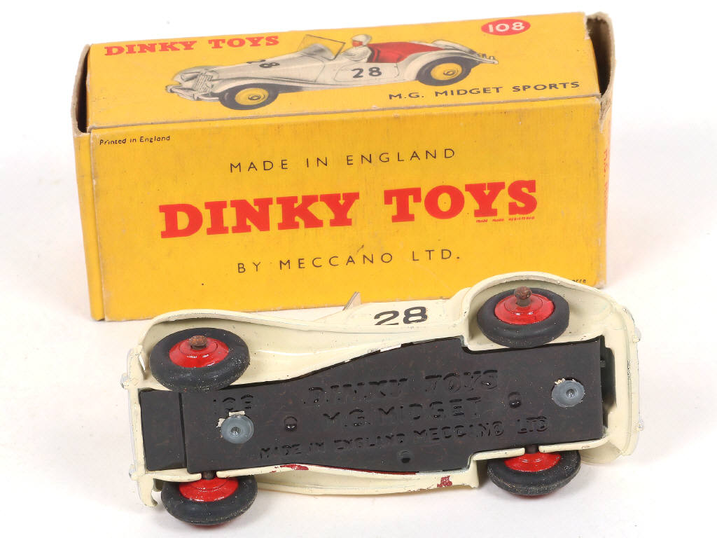 Lot 233 - DINKY TOYS (GB) (1)