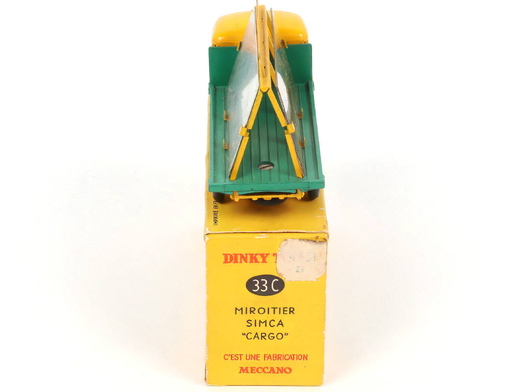 Lot 332 - DINKY TOYS (FRANCE) (1)