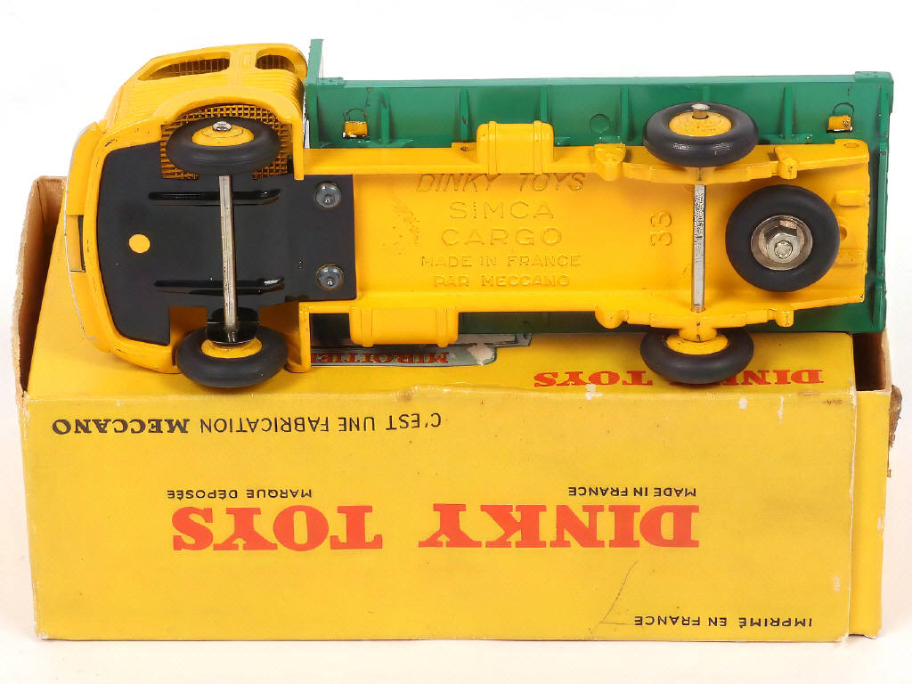 Lot 332 - DINKY TOYS (FRANCE) (1)