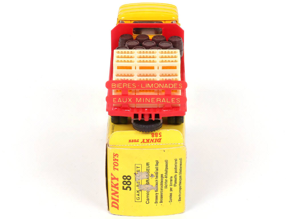 Lot 340 - DINKY TOYS (FRANCE) (1)