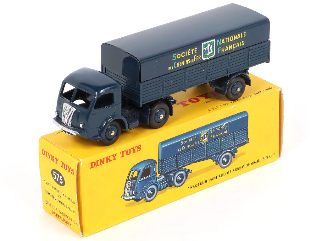 Lot 330 - DINKY TOYS (FRANCE) (1)