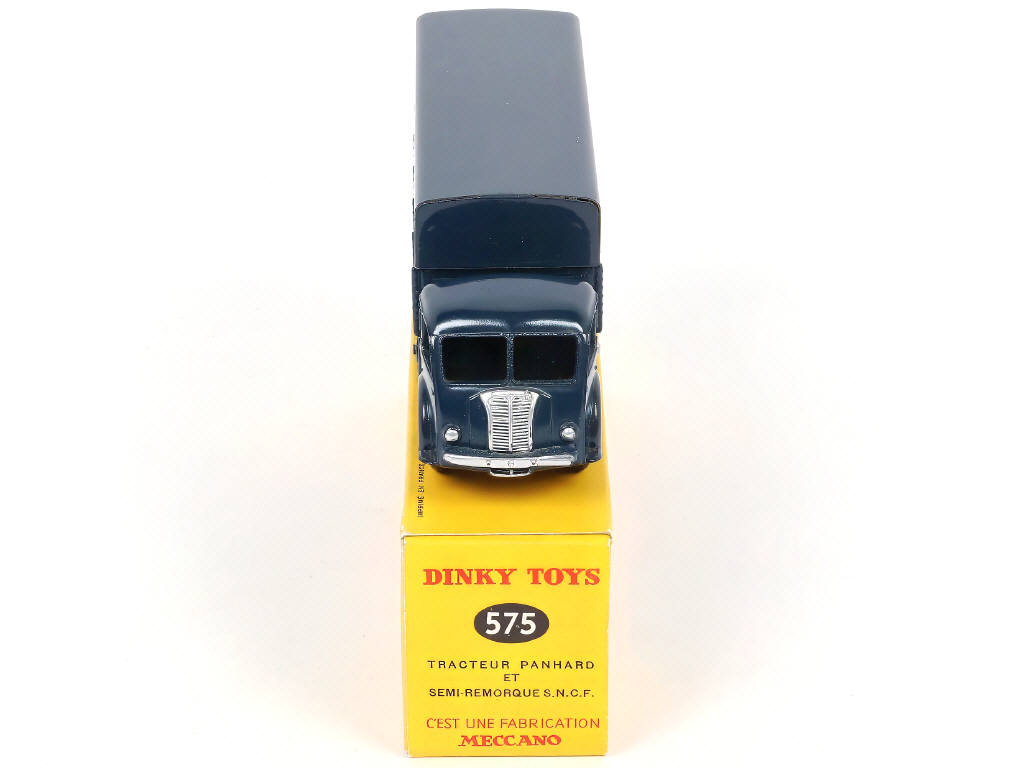 Lot 330 - DINKY TOYS (FRANCE) (1)