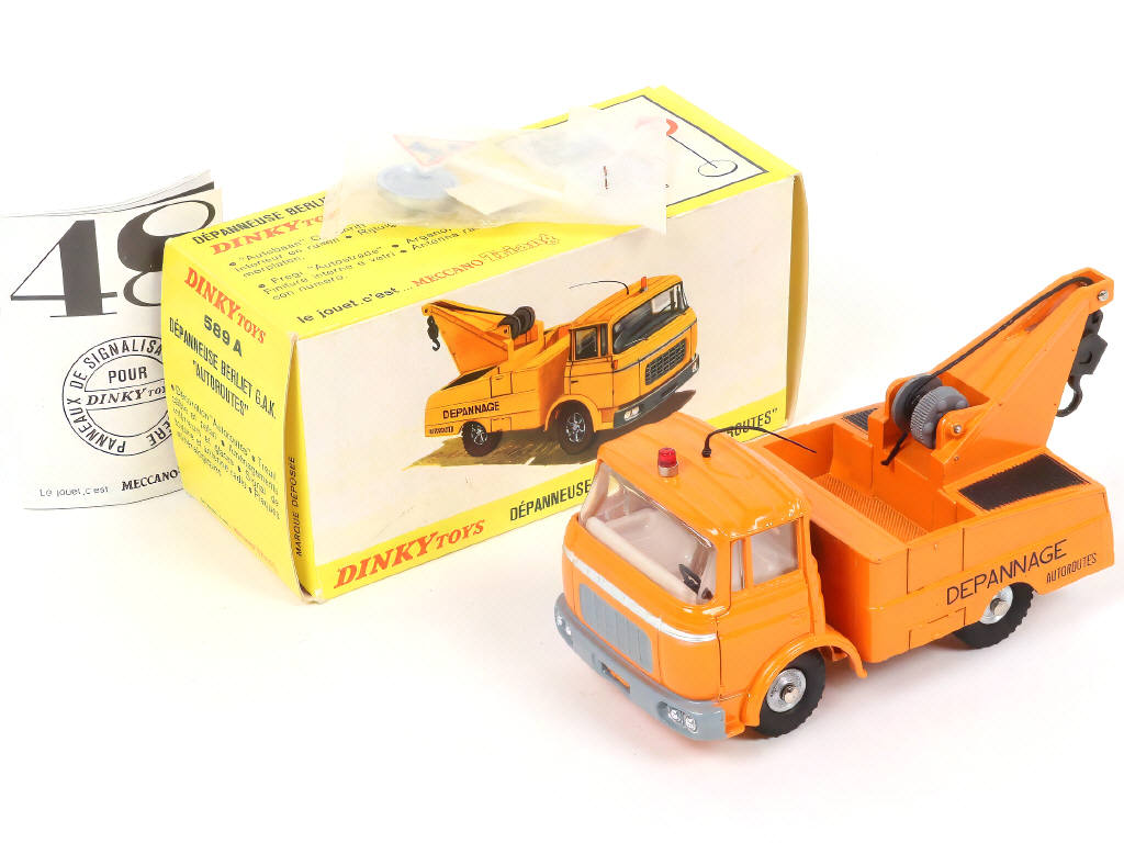 Lot 342 - DINKY TOYS (FRANCE) (1)