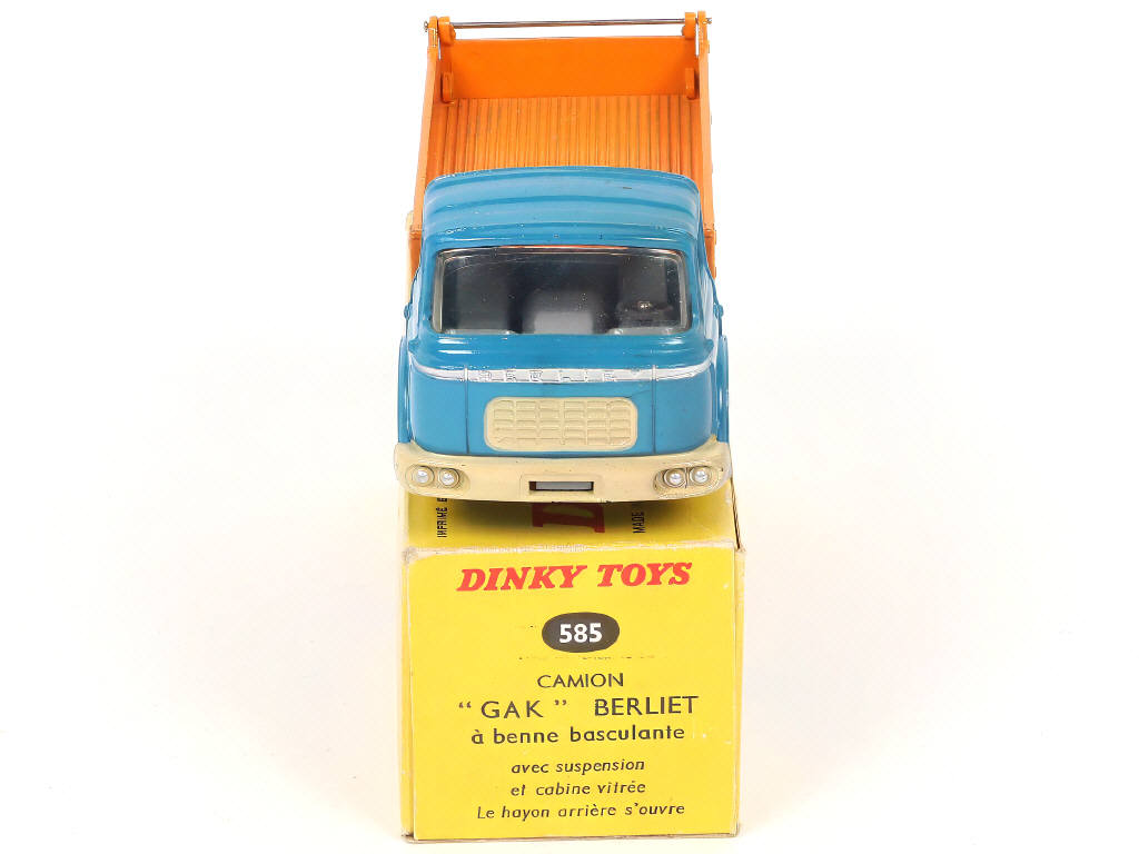 Lot 338 - DINKY TOYS (FRANCE) (1)