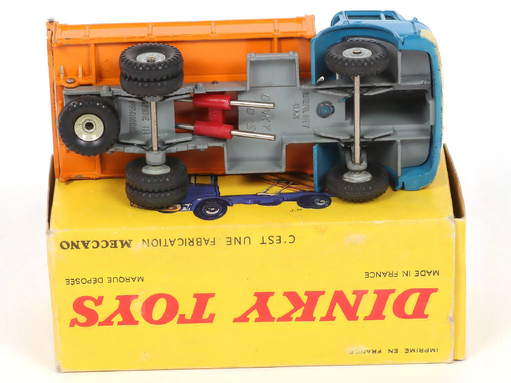 Lot 338 - DINKY TOYS (FRANCE) (1)