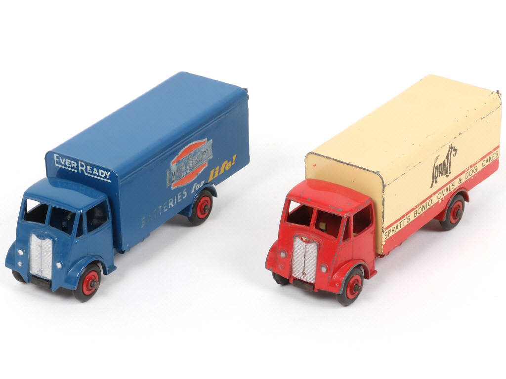 Lot 251 - DINKY TOYS (GB) (2)
