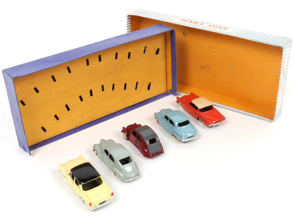 Lot 273 - DINKY TOYS (FRANCE) (1)