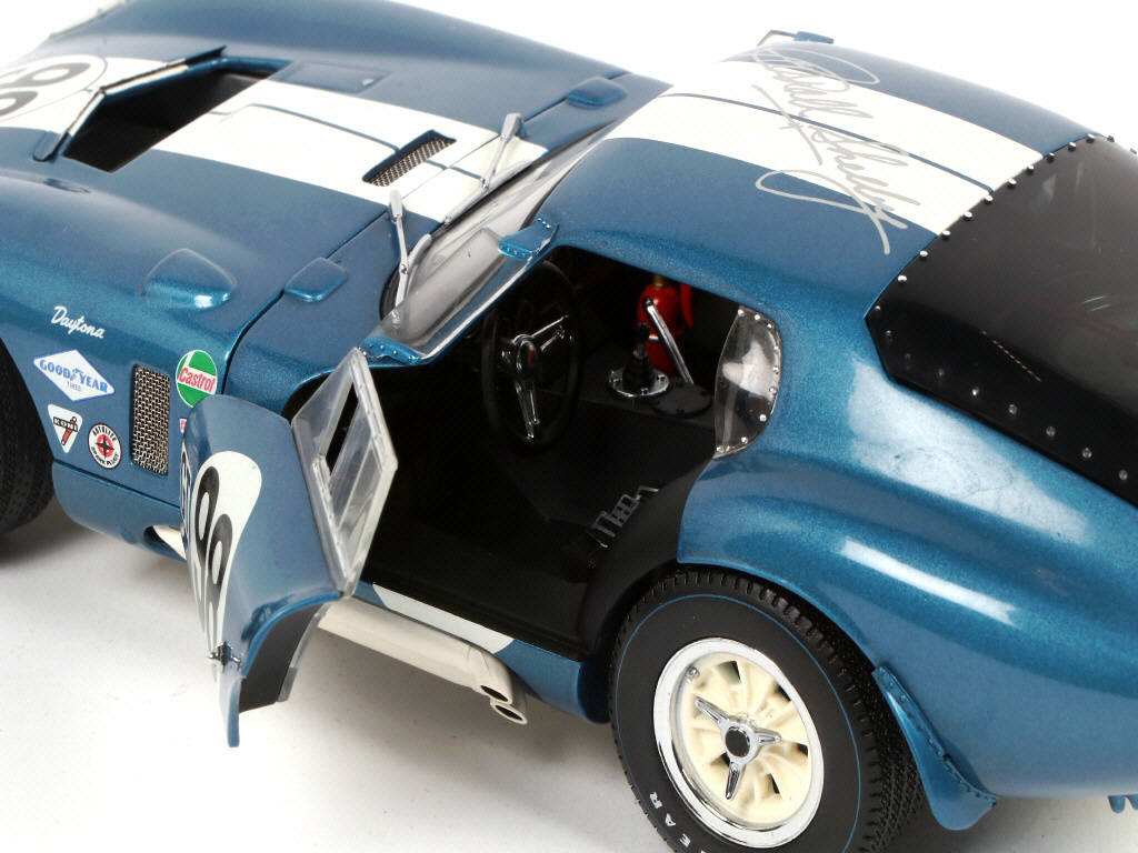 Lot 23 - EXOTO (USA) (1)