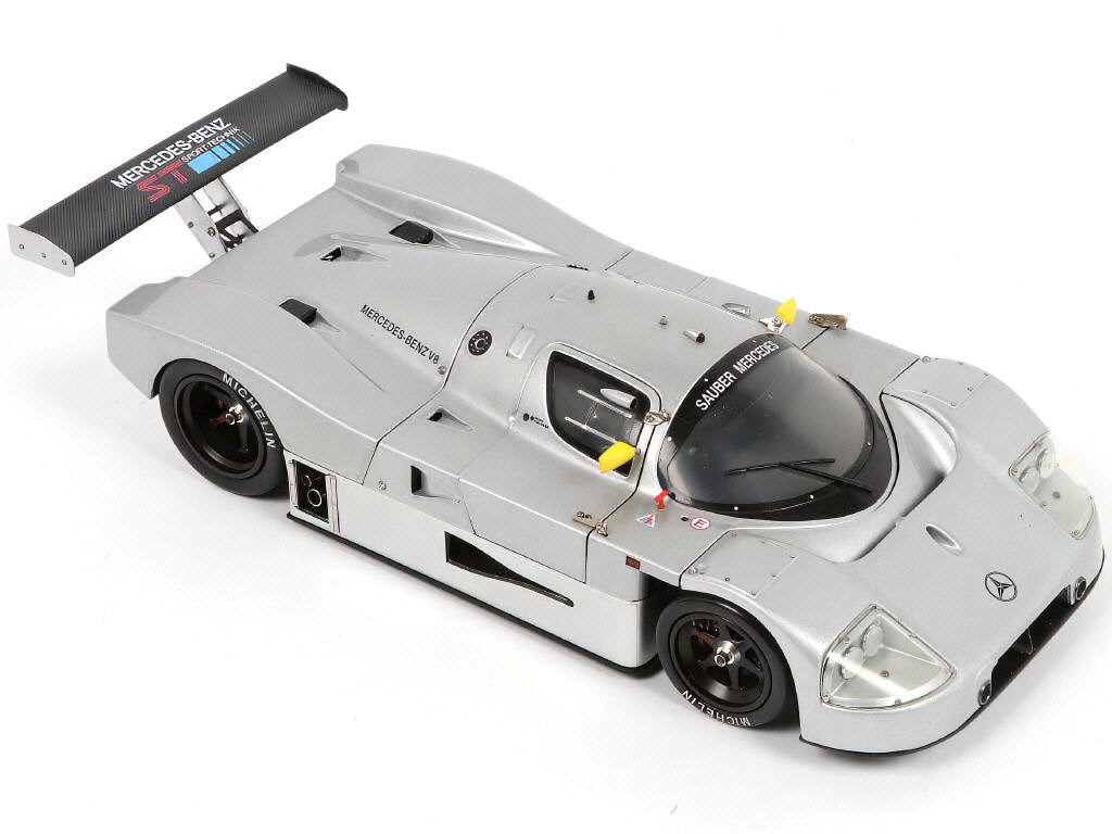 Lot 29 - EXOTO (USA) (1)