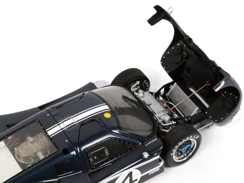 Lot 58 - EXOTO (USA) (1)