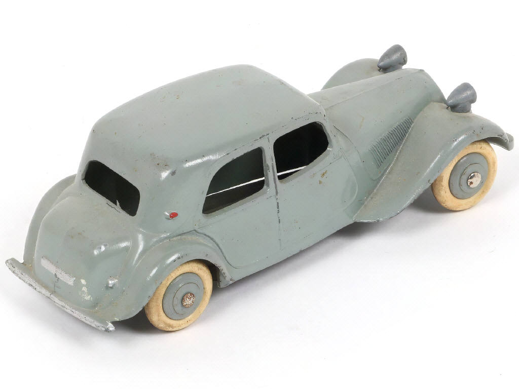 Lot 262 - DINKY TOYS (FRANCE) (1)