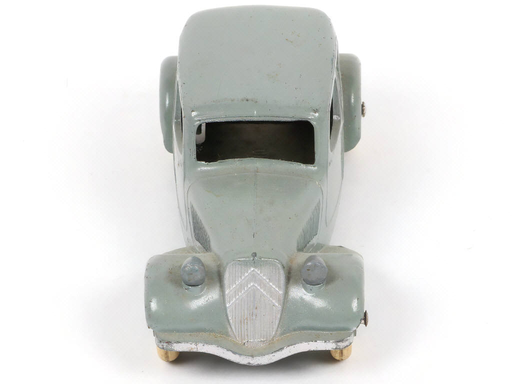 Lot 262 - DINKY TOYS (FRANCE) (1)