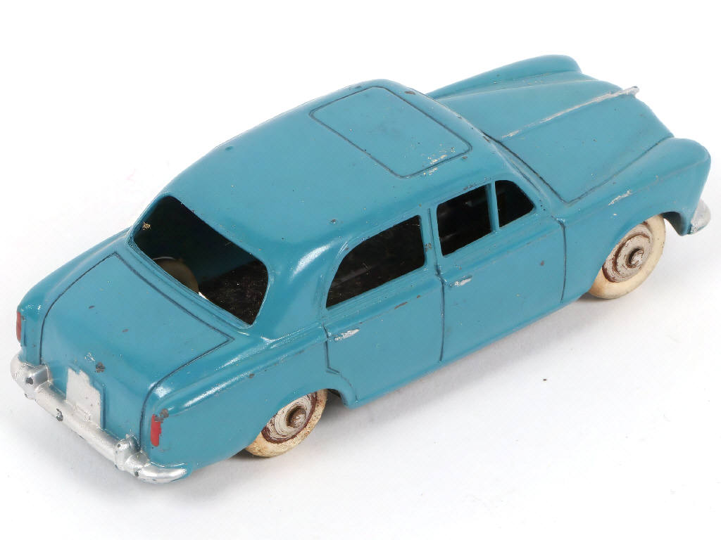 Lot 266 - DINKY TOYS (FRANCE) (1)