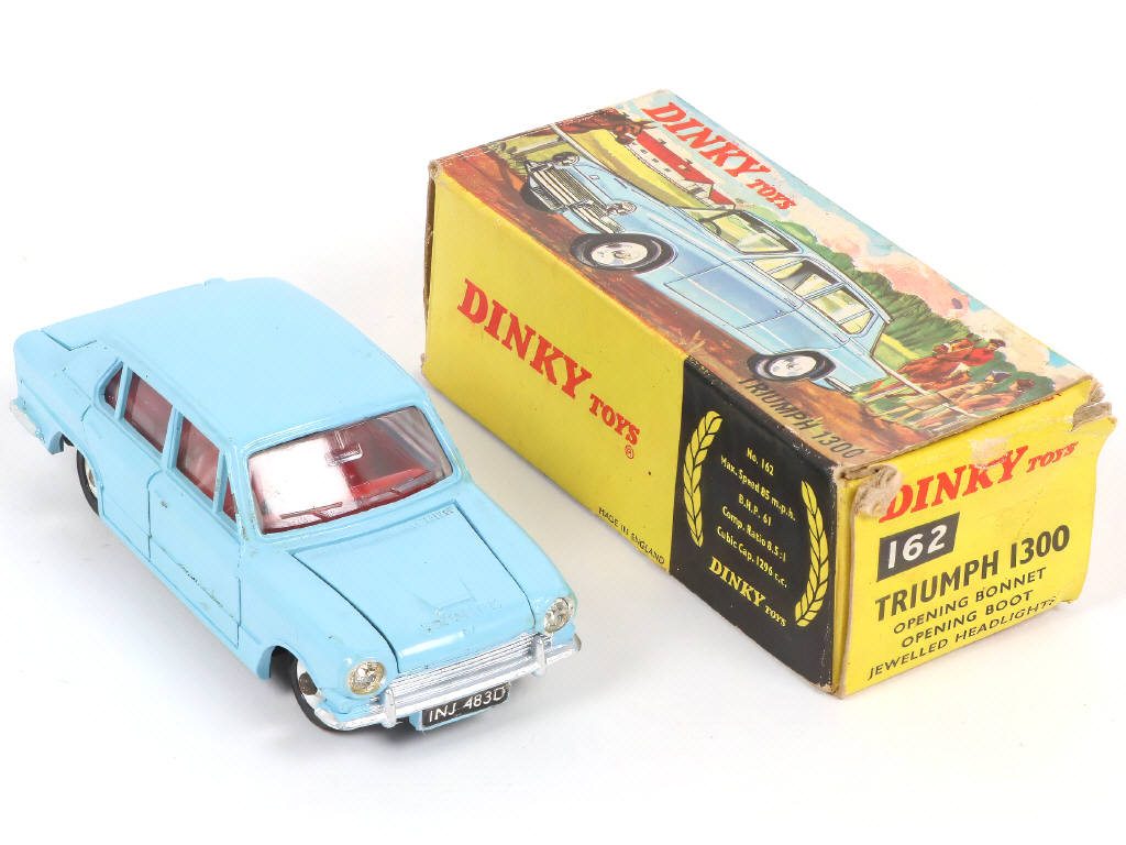 Lot 241 - DINKY TOYS (GB) (1)