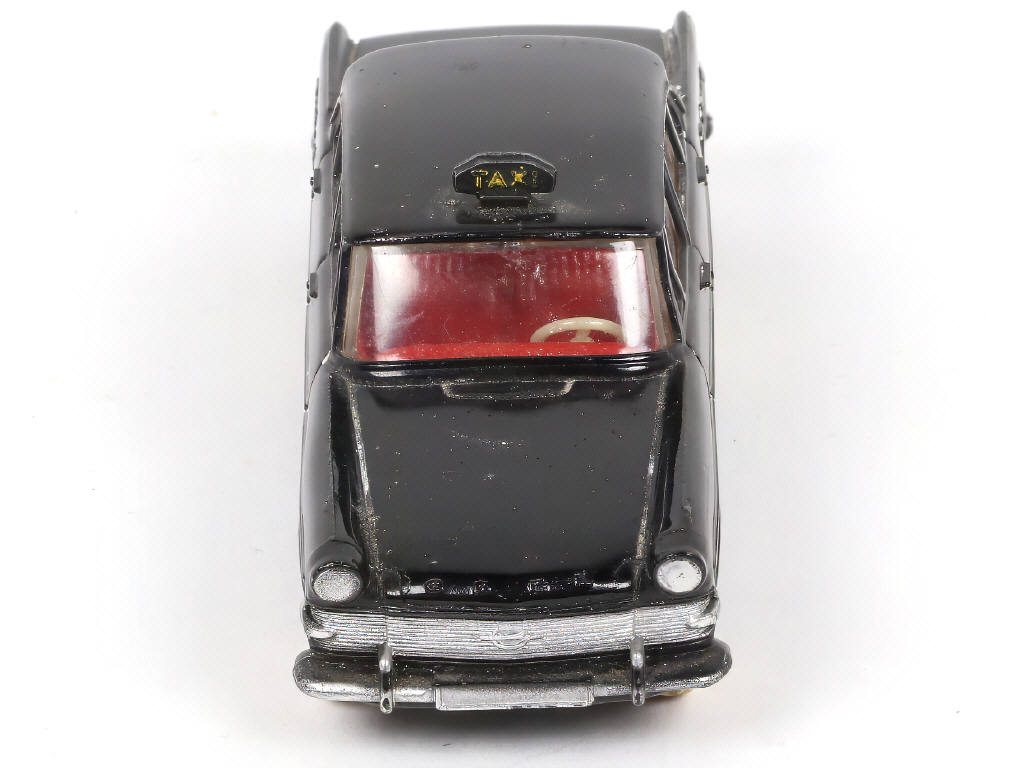 Lot 265 - DINKY TOYS (FRANCE) (1)