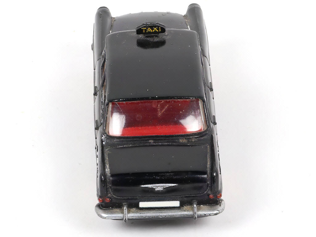 Lot 265 - DINKY TOYS (FRANCE) (1)