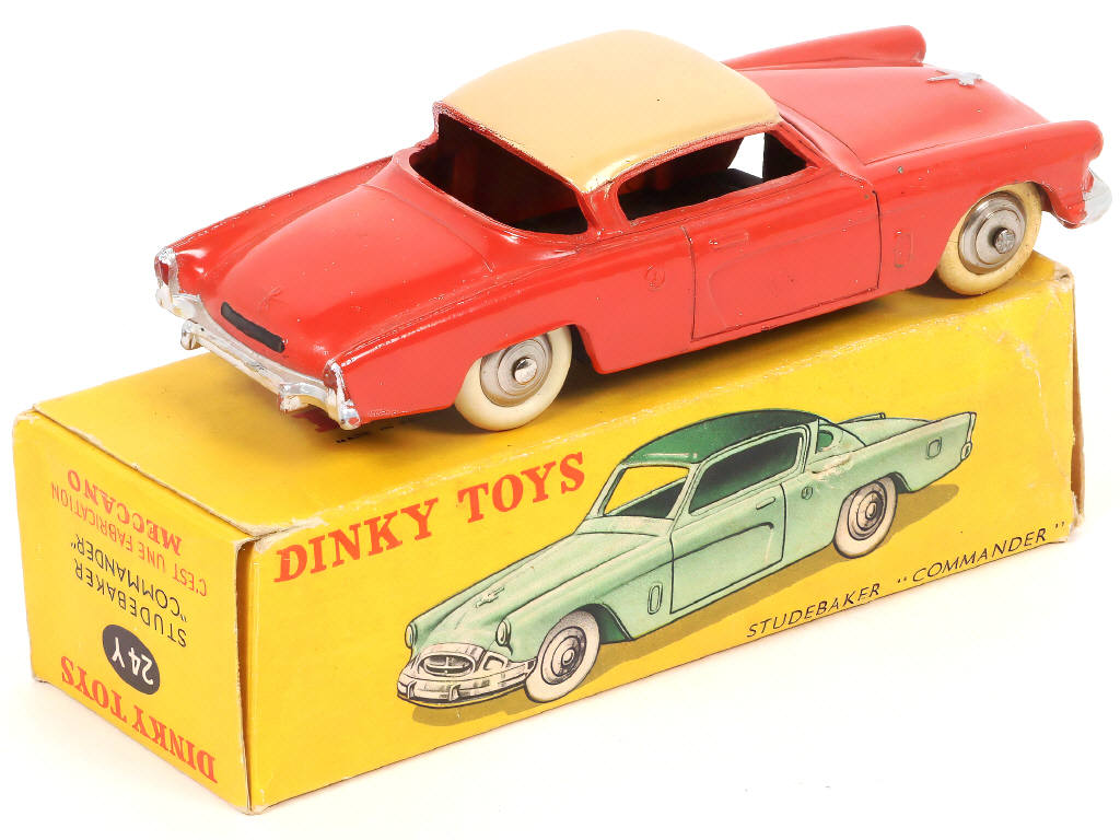 Lot 267 - DINKY TOYS (FRANCE) (1)